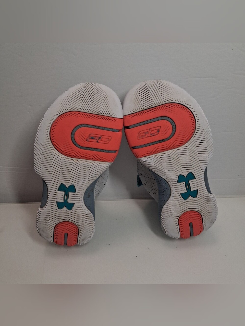 Under Armour Low-Top Sneakers - Light Gray with Teal Accents Size 3.5Y - Picture 11 of 13